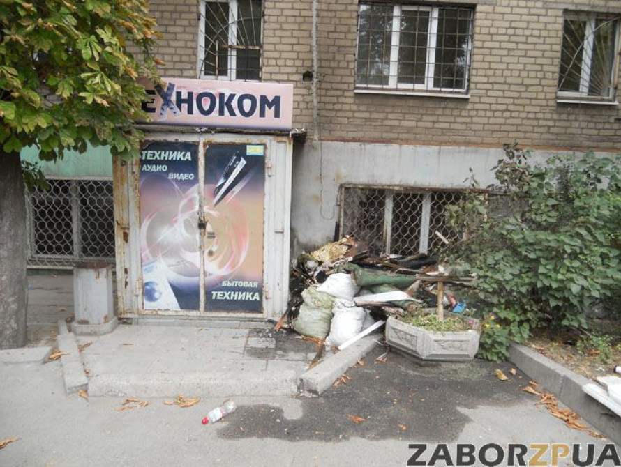 В Запорожье горел магазин техники в центре города