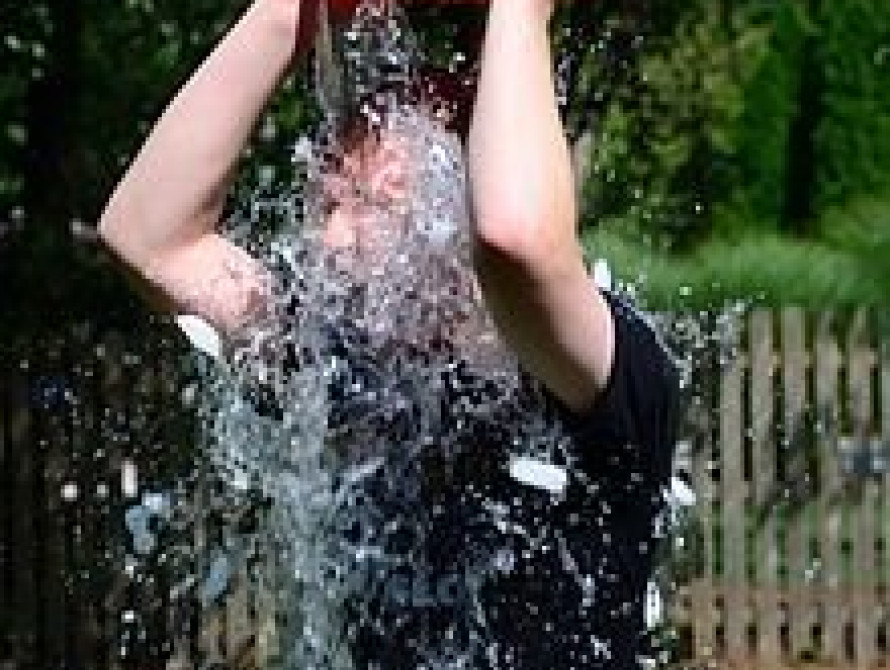 В Запорожье приняли эстафету всемирной акции Ice Bucket Challenge