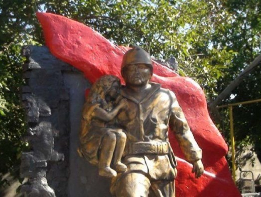 В Запорожской области возвели памятник спасателю