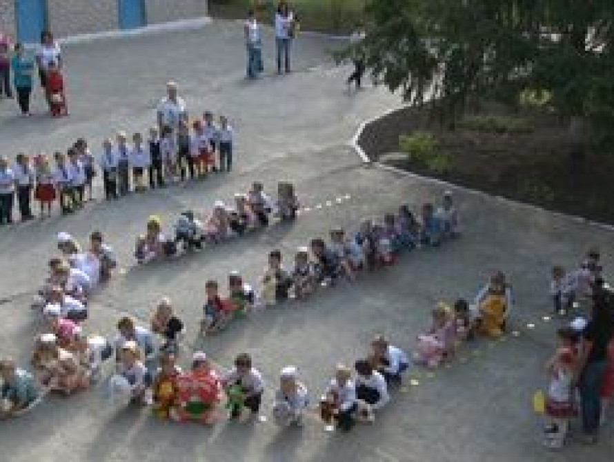 В Энергодаре создали живой герб из малышей (фото)