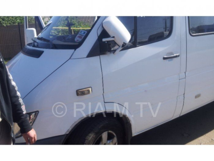 В Мелитополе колонна военной техники зацепила маршрутку с пассажирами