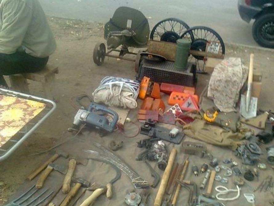 На блошином рынке в Мелитополе можно купить пулемет