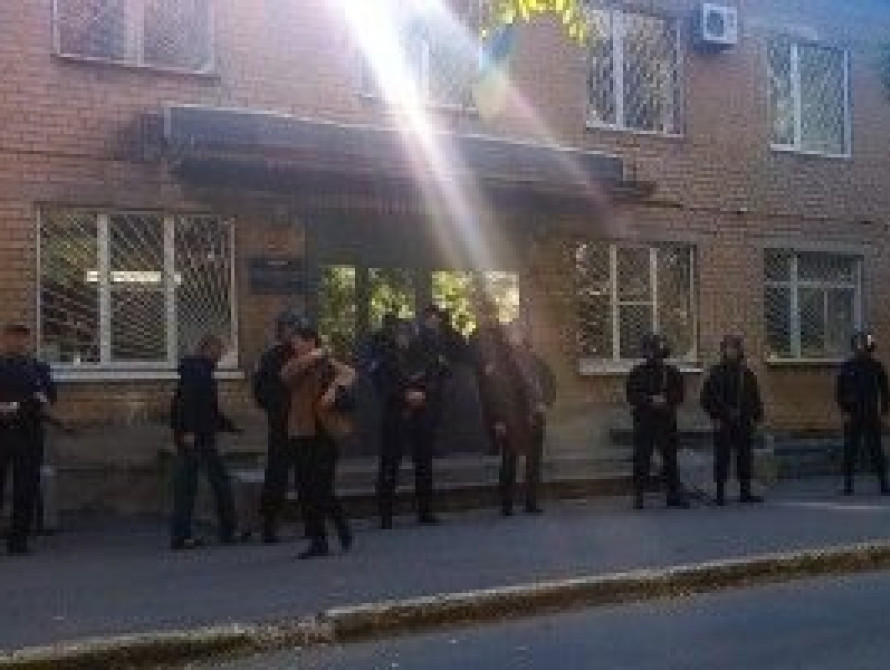 Мелитопольский суд взяли под охрану автоматчики 