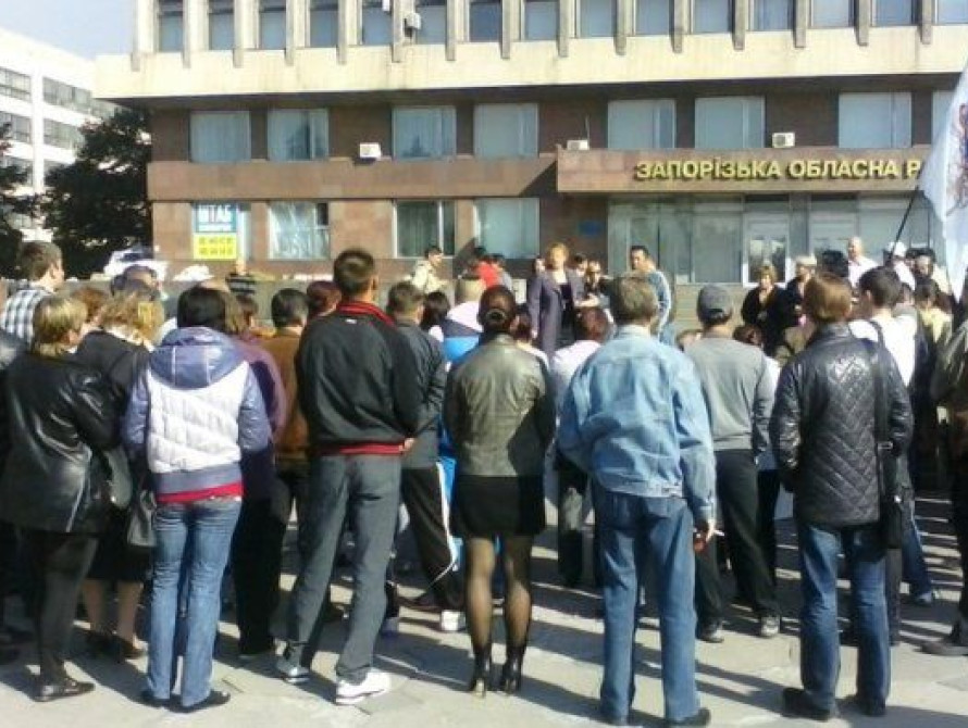 В Запорожье медики митингуют за люстрацию главврача скорой помощи