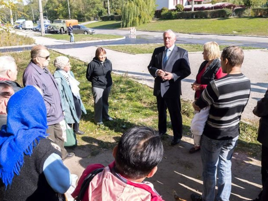 В Запорожье при содействии губернатора ведется ремонт дорог (фото)