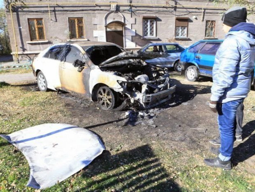В центре Запорожья сожгли автомобиль помощника Сина