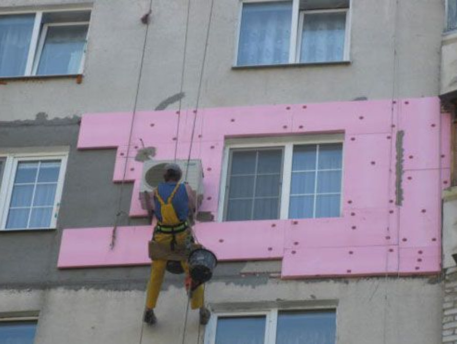 В Запорожье высотник, который упал с десятого этажа, умер