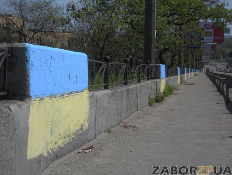 В Запорожье милиция ищет вандалов, которые уничтожили украинскую символику на дамбе