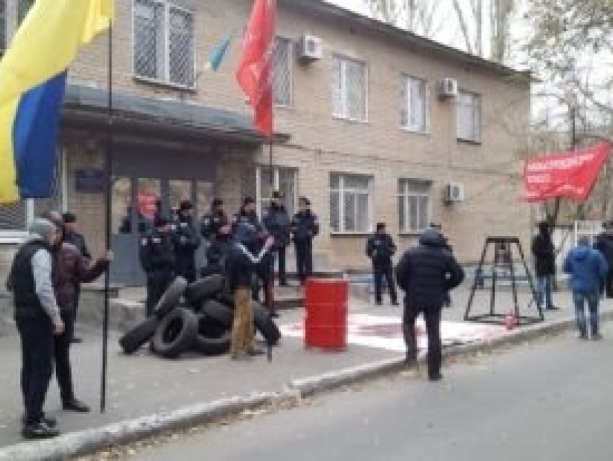 В Мелитополе "Правый сектор" устроил "майдан" возле здания суда