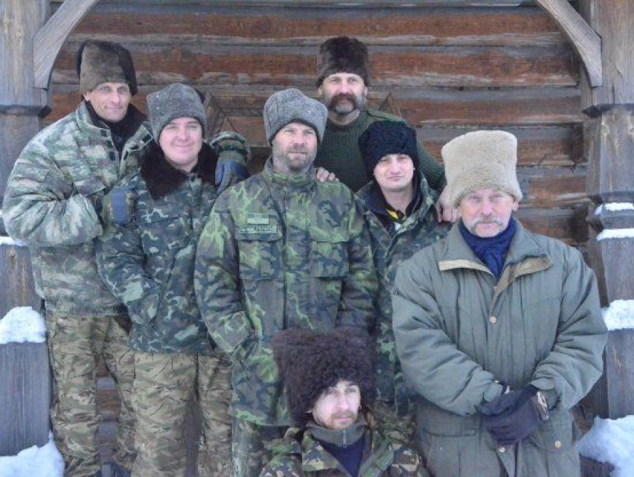 В Запорожье артиллеристам подарили казацкие шапки