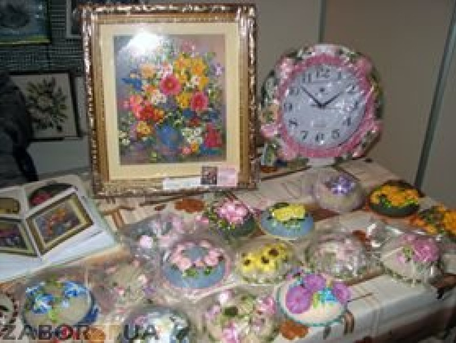 В Запорожье на ярмарке волонтеры варили борщ под открытым небом