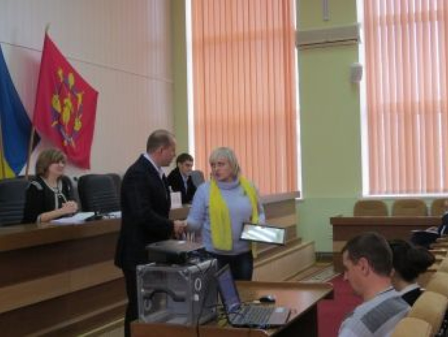 В Мелитополе сотрудники мэрии наградили волонтеров