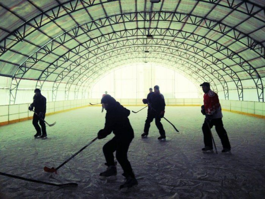 В Мелитополе открылся ледовый каток