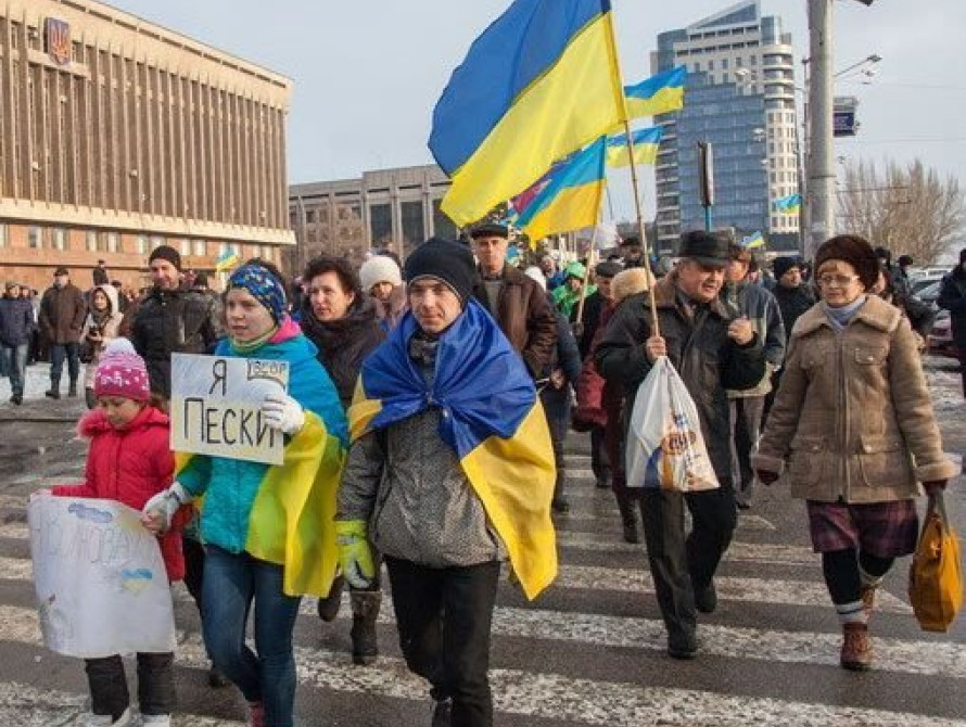 В Запорожье марш мира прошел с провокациями и раздетым активистом (фото, видео)
