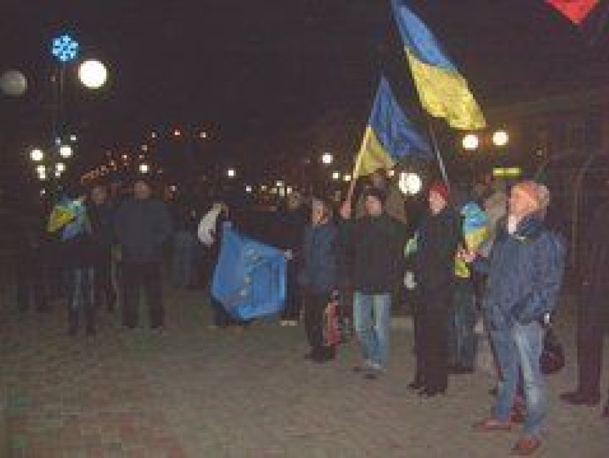 В Бердянске на Майдане потребовали уволить новую начальницу горотдела образования (фото, видео)