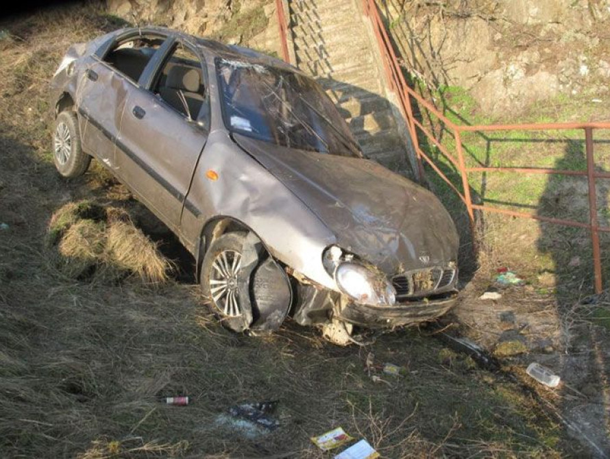 В Запорожье машина вылетела с моста Преображенского (фото)