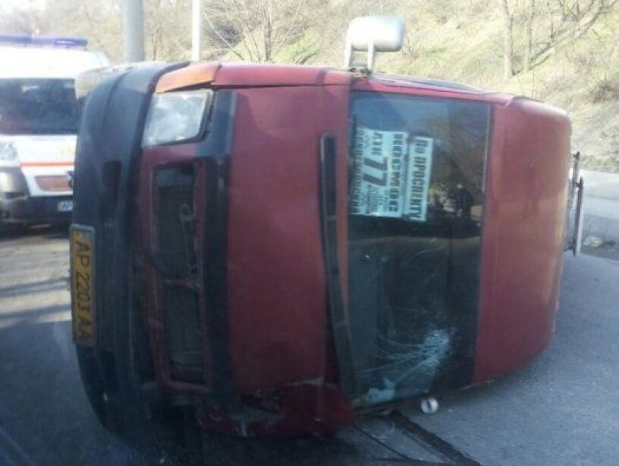 В Запорожье произошло очередное ДТП с маршруткой (фото, видео)