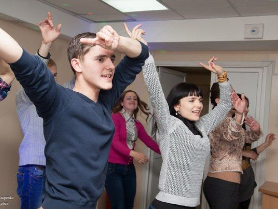 В Запорожье волонтеры в преддверие Дня влюбленных выступили для детей в больнице