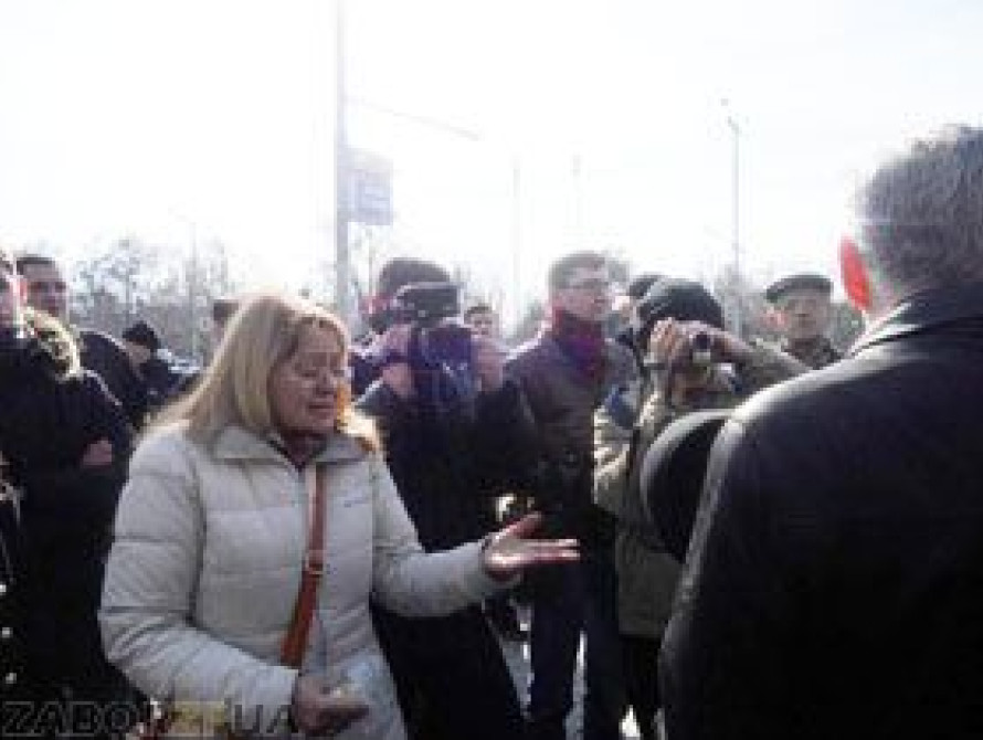 В Запорожье на митингующего, за оскорбление флага Украины, написали заявление