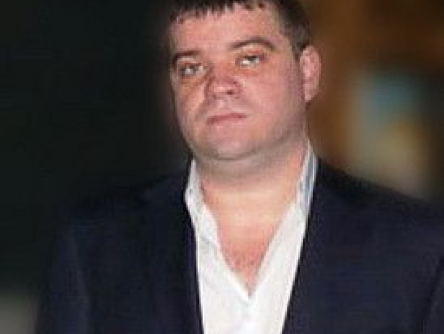 В Запорожье демонтировали "детскую площадку" во дворе офиса Анисимова 