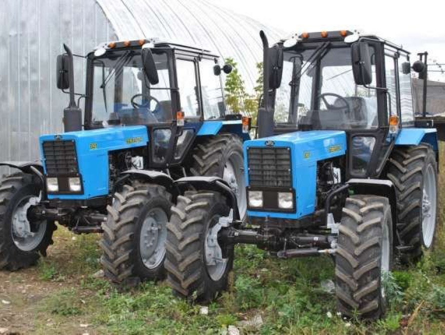 В Запорожской области трактор провалился под землю (фото)