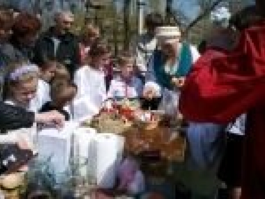 Пасха-2015 в Запорожье: аншлаг на Хортице, массовый ход и освещение аттракционов