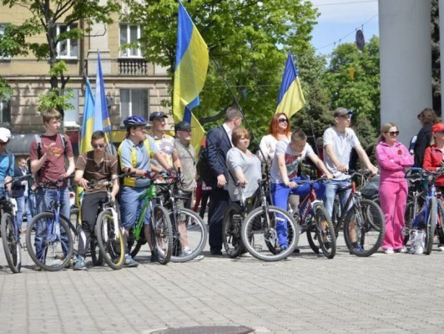 В Запорожье состоялся велопробег с молодежью и ветеранами