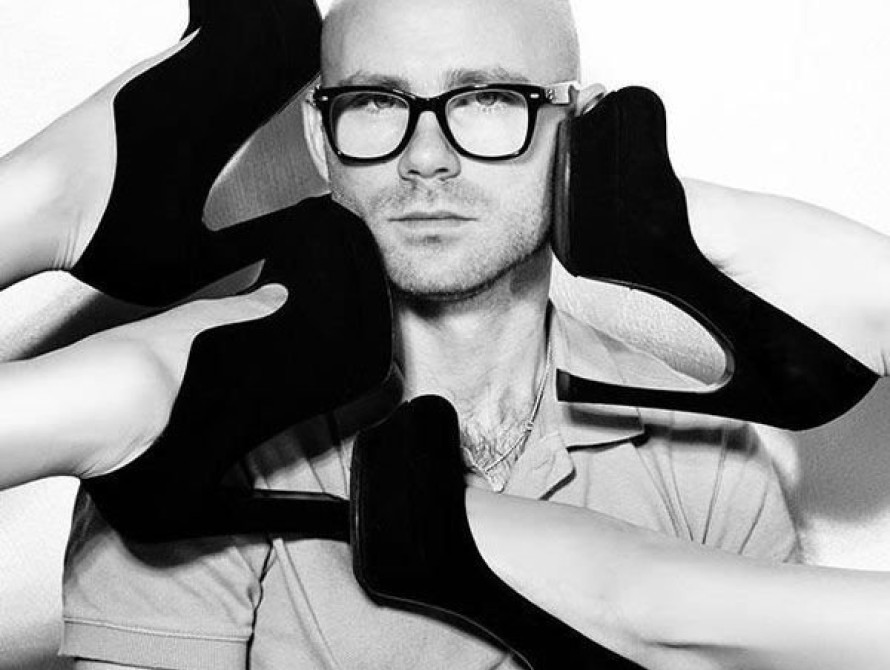 В Запорожье выступит скандально-известный украинский фотограф,  который поставил группу "KAZAKY" на каблуки