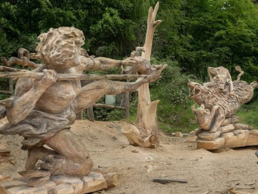 Запорожский мастер вырезал пилой самую красивую скульптуру в мире