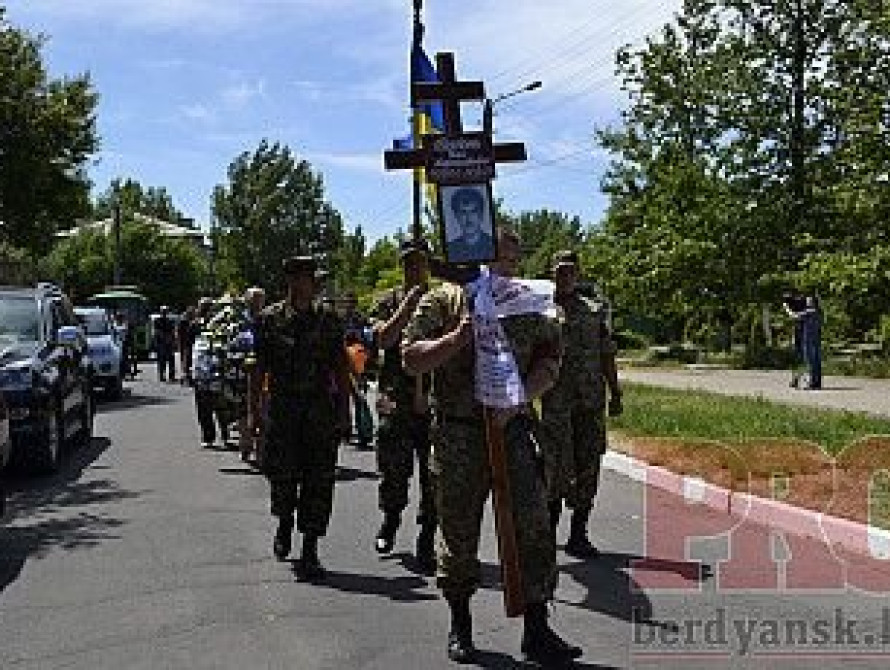 В Бердянске простились с погибшим на Донбассе разведчиком