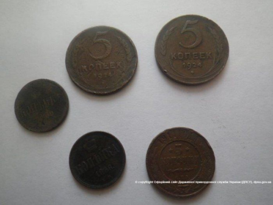 Бердянские пограничники разоблачили контрабандиста со старинными монетам