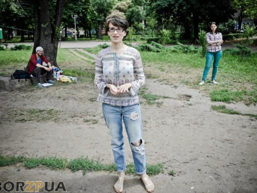 В Запорожье беженцы показали "Серую зону" и Донбасс в банке (фото)