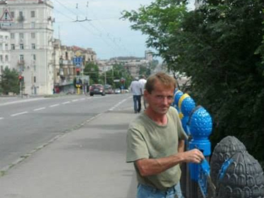 В Запорожье патриот, расписывающий заборы, ищет себе женщину