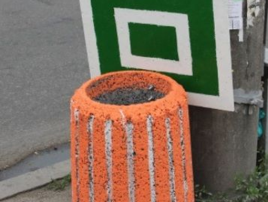 В центре Запорожья появились креативные мусорные урны (фото)