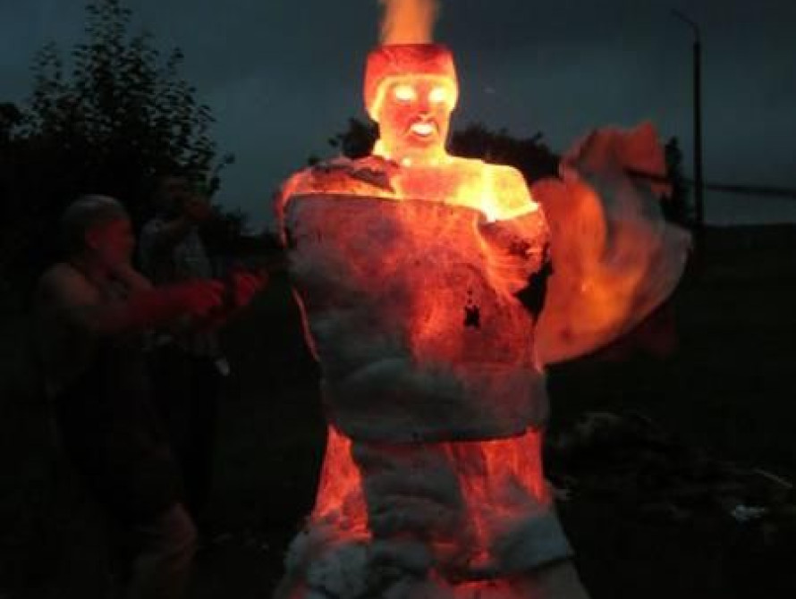 В Запорожской области прошел пленэр "Дивосвіт-2015", на котором сожгли скульптуру 