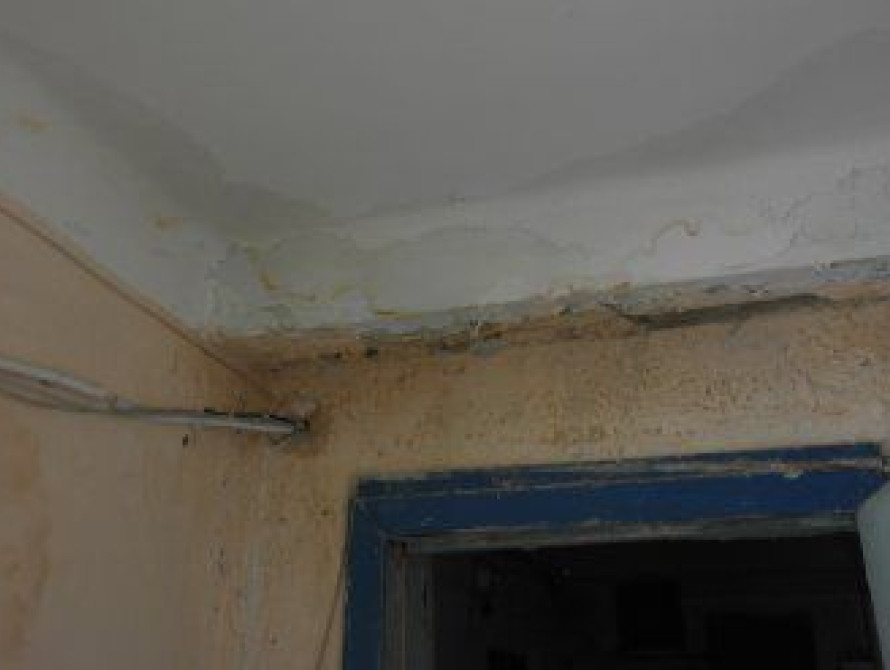 В Запорожье в доме на Бабурке может случиться настоящая беда, на которую чиновники привычно закрывают глаза (видео)