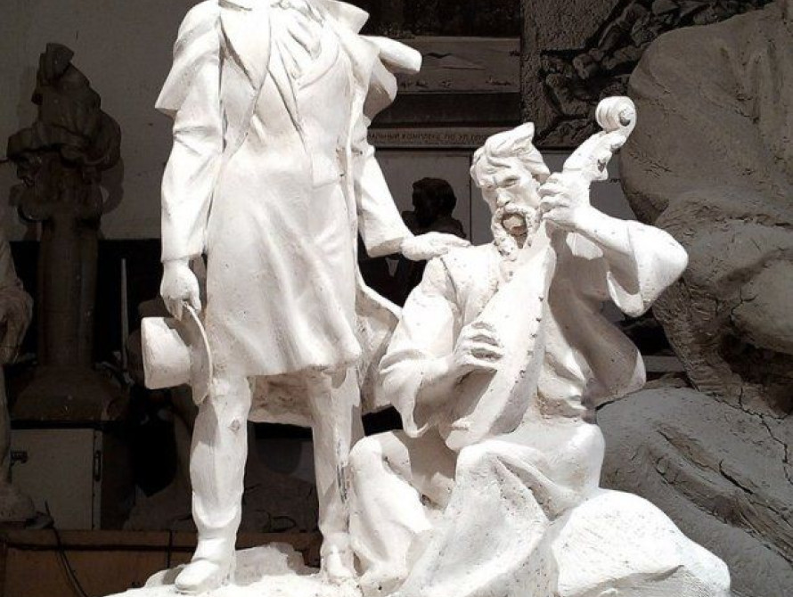 Реконструкцию площади перед театром им. Магара отложили в "долгий ящик"