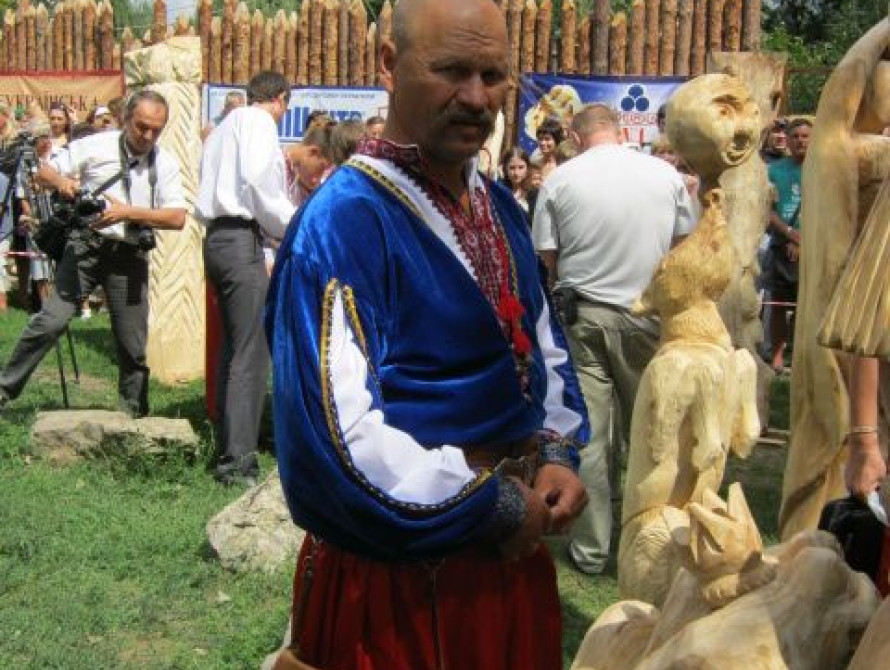 В Запорожье на казацком турнире "СПАС" бросали ножи и призывали учить украинский язык