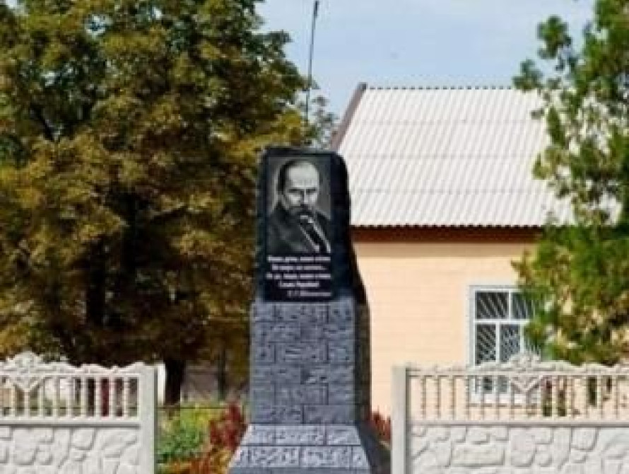В Запорожской области установили памятник Шевченко вместо Ленина