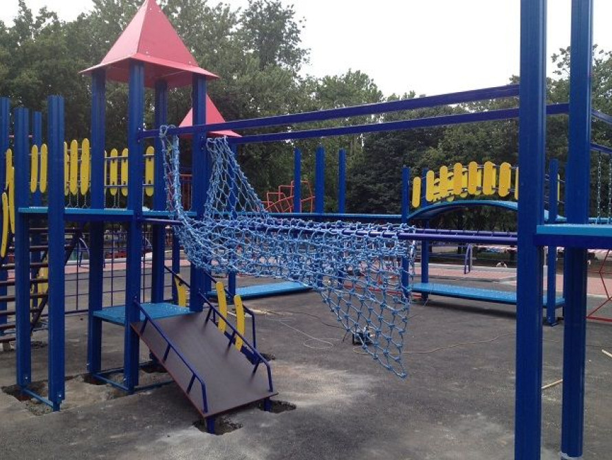 В Запорожском парке Трудовой славы откроют детскую площадку