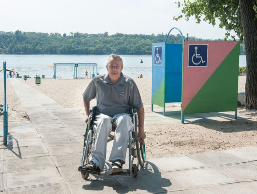 В Запорожье оборудовали пляж для инвалидов