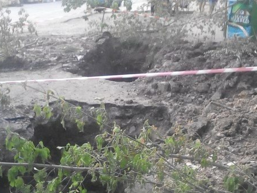 На улице Военстрой в Запорожье прорвало водопровод 