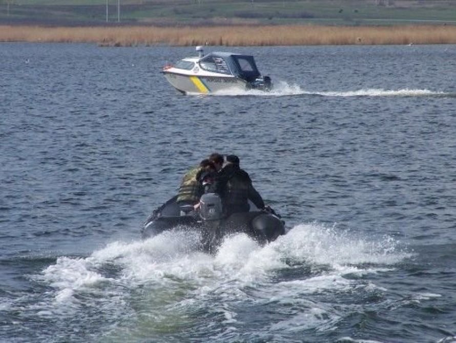 В Запорожье женщина попала под моторную лодку правоохранителя и лишилась руки