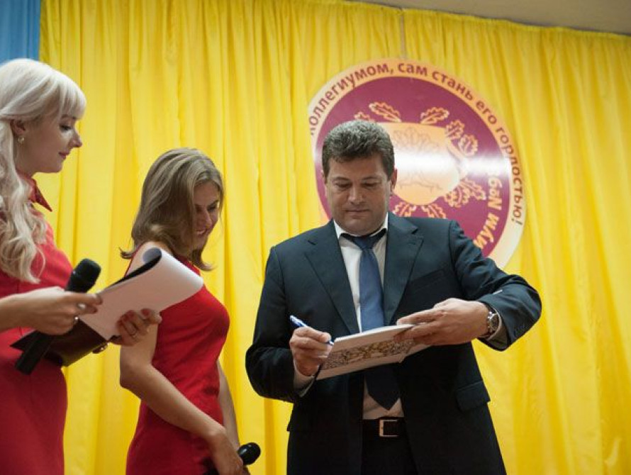 Запорожские школьники издали сборник патриотических стихов