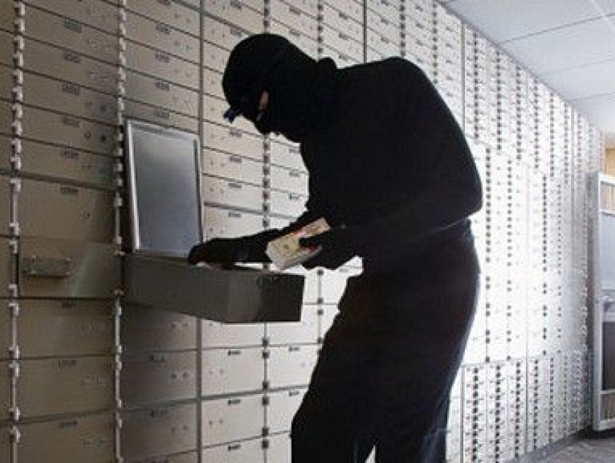 Два жителя Запорожья избили и ограбили двух молодых людей 