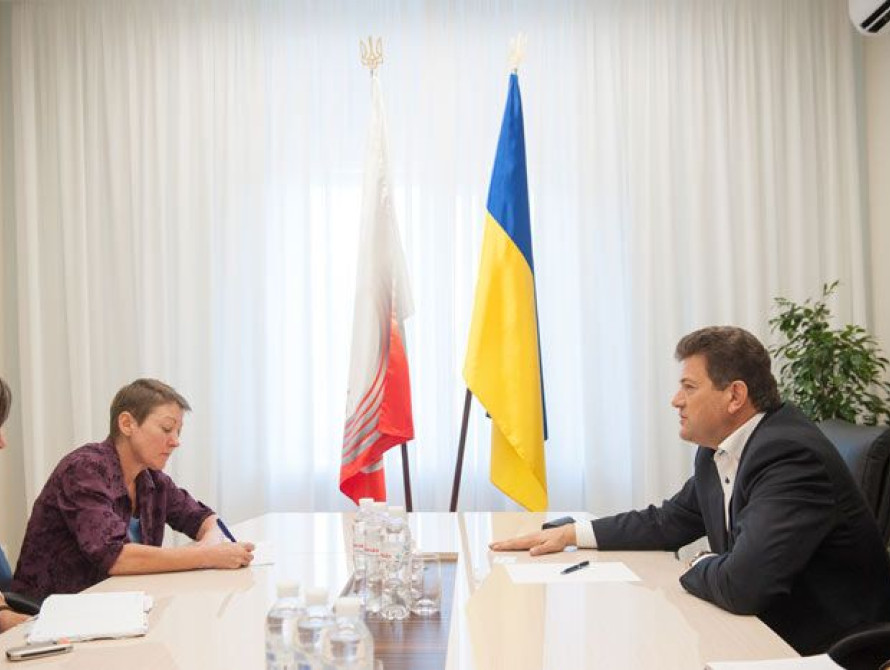 Владимир Буряк предложил ввести временный мораторий на снос памятников и переименование улиц