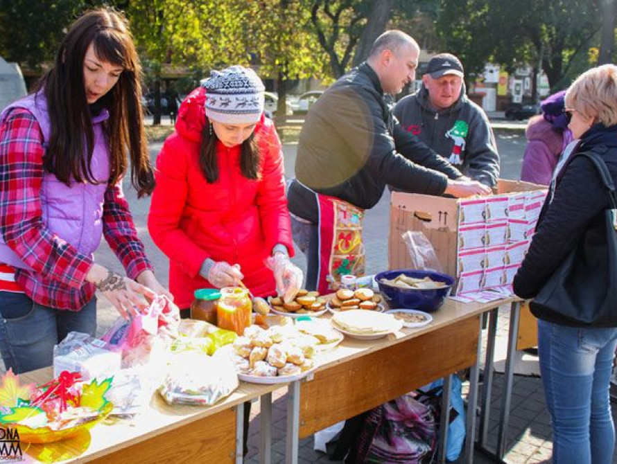 В Запорожье на выходных прошла "Арт-галявина" с блинами, "свободным микрофоном" и без политики (фото)