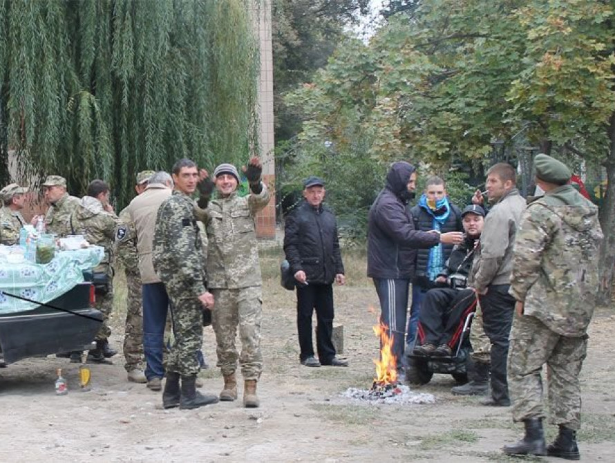 В Токмаке напали на палатку Оппозиционного блока 