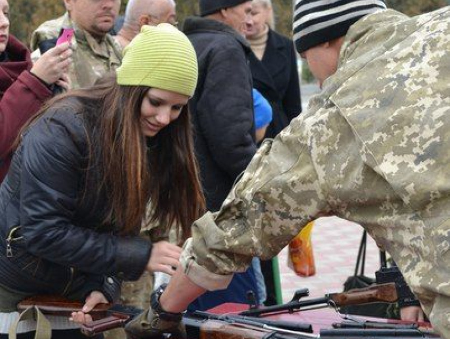 Украинские активисты опровергают информацию о нападении на палатку "Оппозиционного блока" в Токмаке