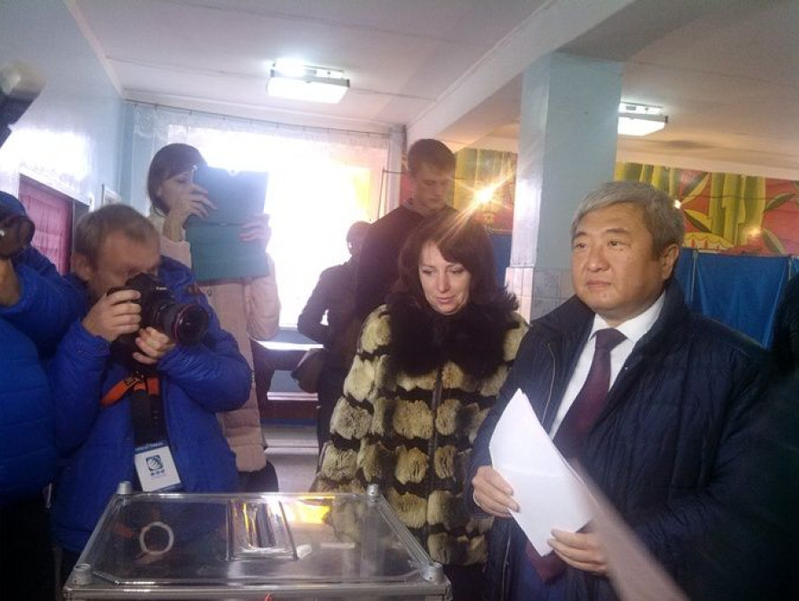 Син проголосовал в Коммунарском районе Запорожья